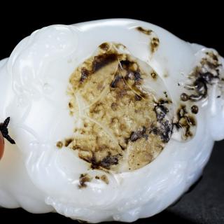 旧藏,明清籽料黑皮和田玉金蟾手把件尺寸6.1*4.2*3.1厘米,重108.3克